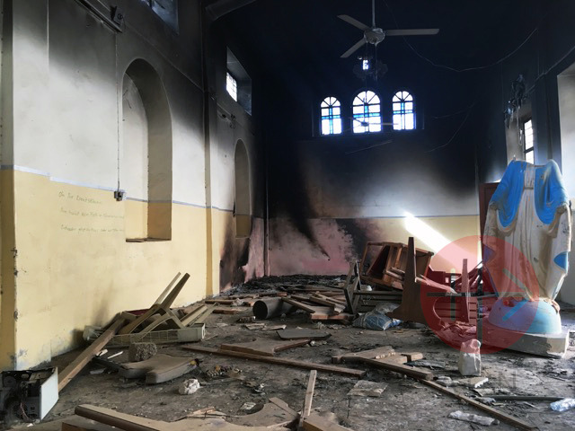 Irak Batnaya interior iglesia todo destruido