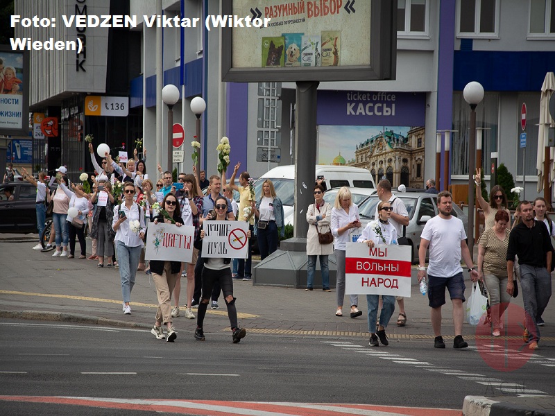 Bielorrusia protestas con rosarios y cruces foto de VEDZEN Viktar Wiktor Wieden web