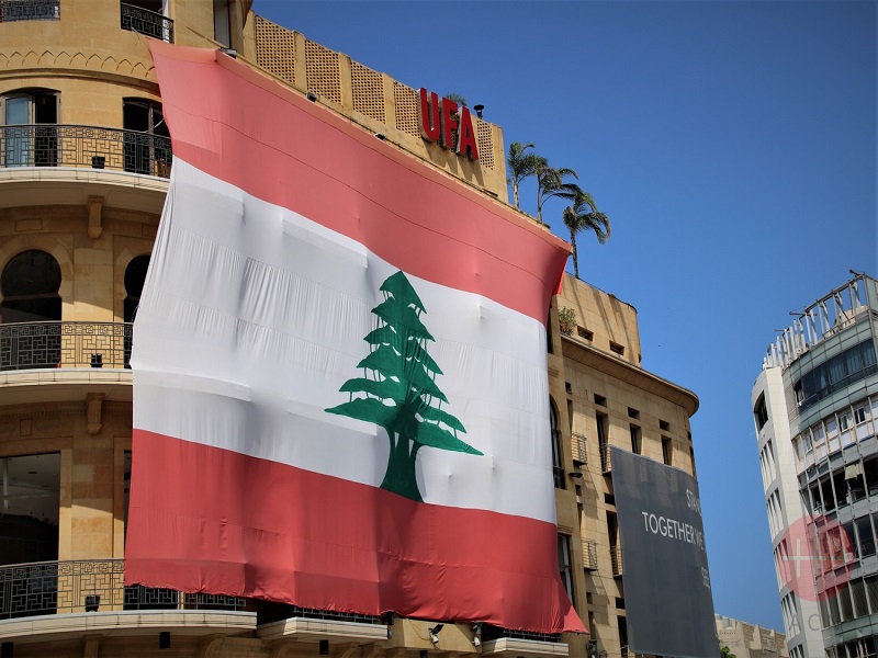 Líbano centro de Beirut con gran bandera web