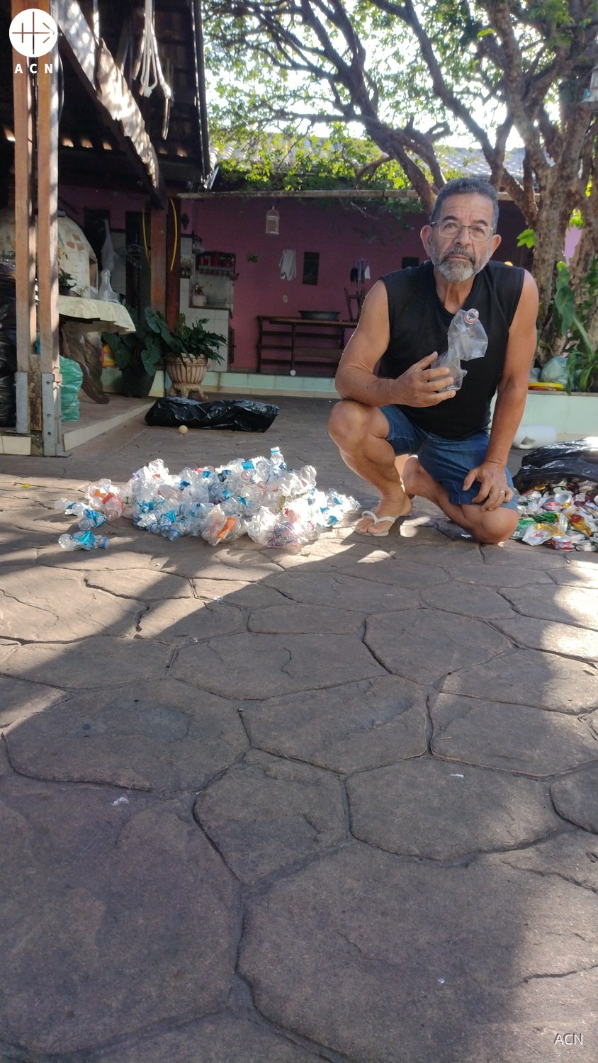 Dia del benefactor brasil sr muestra las latas