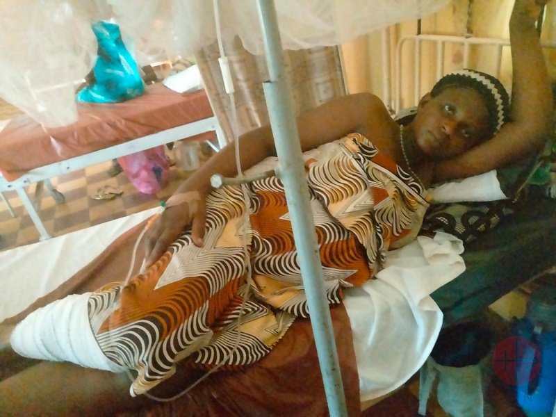 Nigeria, Pentecostés, Blessing John, una mujer herida en una cama de hospital
