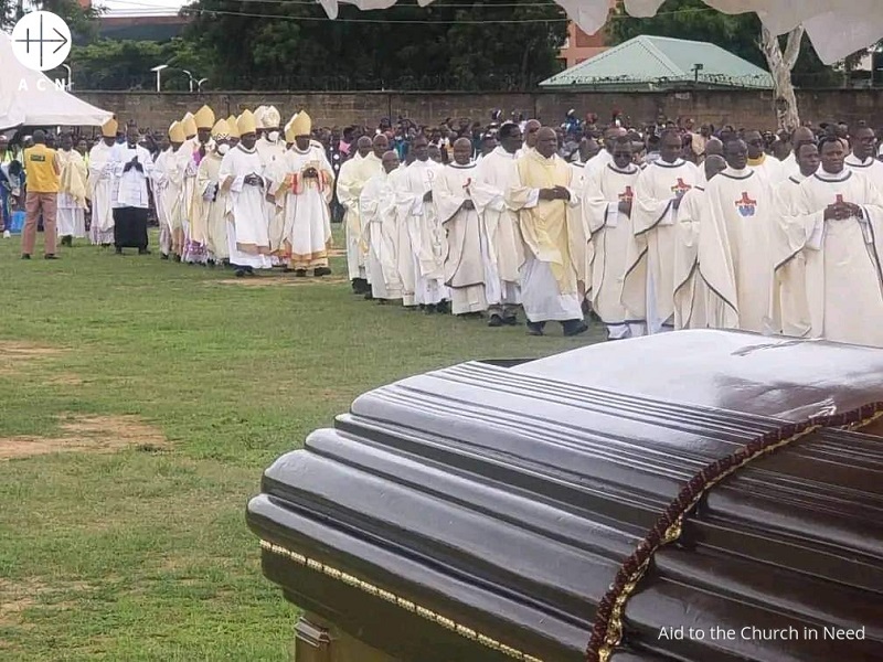 Nigeria Misa funeral del obispo de Zaria George Jonathan Dodo ataud