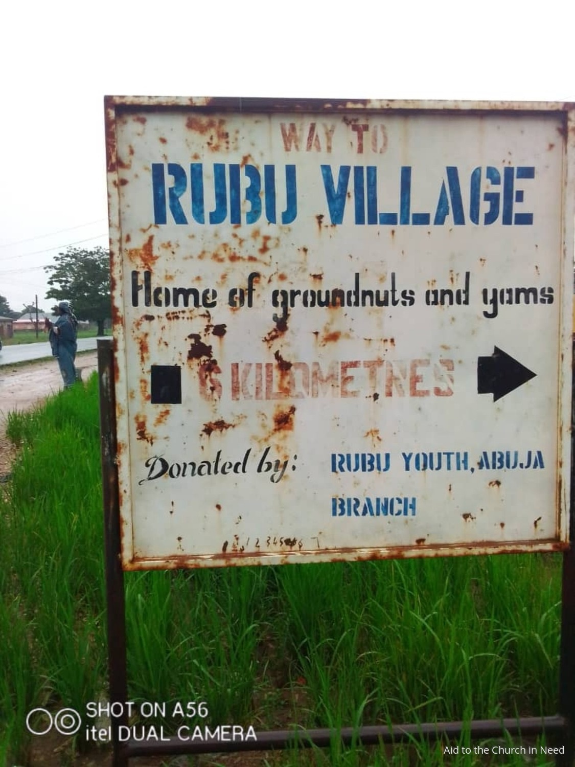 Nigeria Un letrero que conduce a la aldea de Rubu en el estado de Kaduna