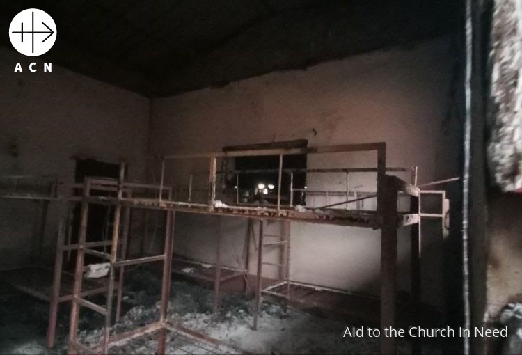 Mozambique Dentro de una habitación quemada en la Misión Chipene