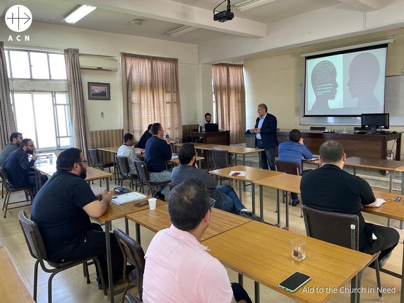 Líbano proyecto octubre seminaristas en clases