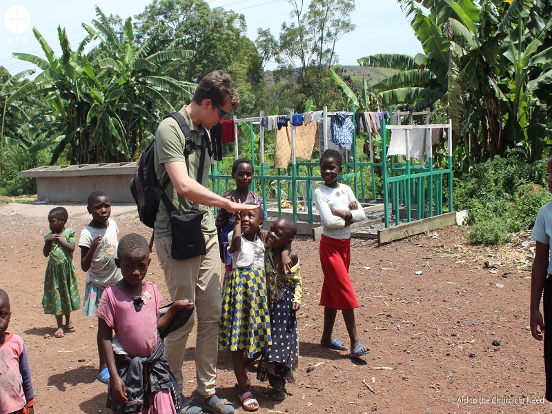 Congo Maxime con niños
