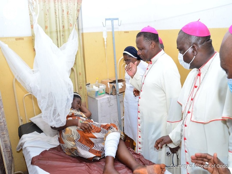 Nigeria Pentecostés victima del atentado visitada por obispos