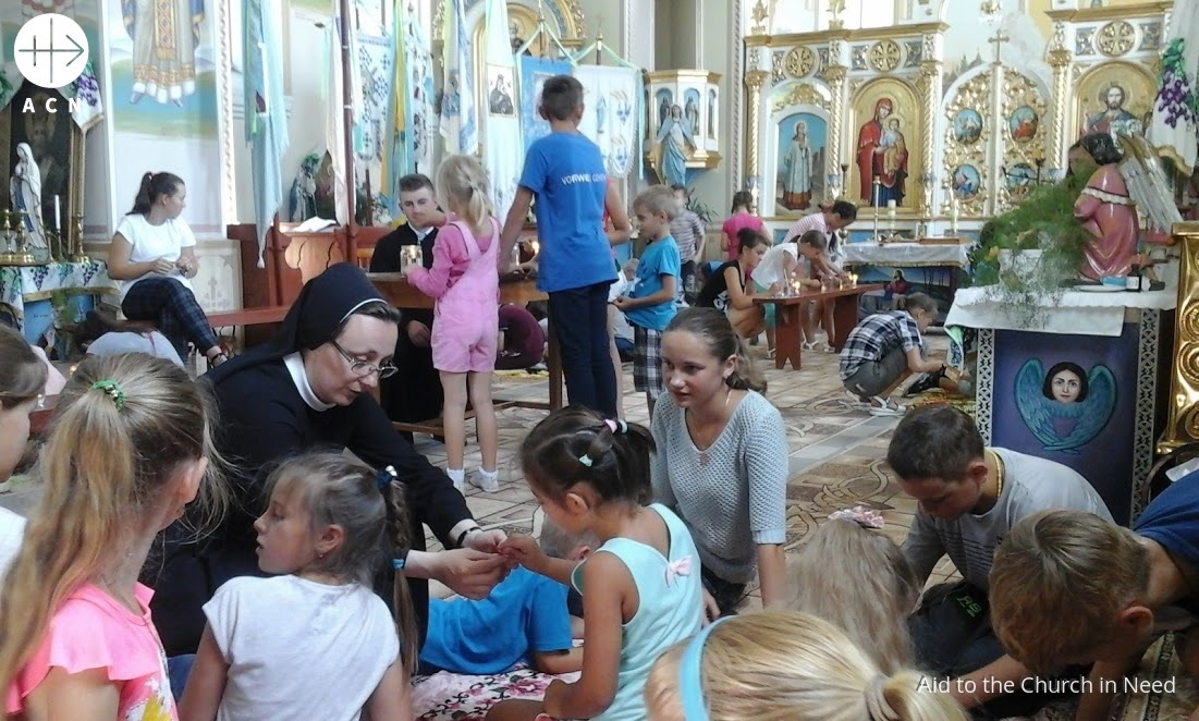 Ucrania Monasterio Sagrada Familia, religiosas y novicias cobijan a familias refugiadas.