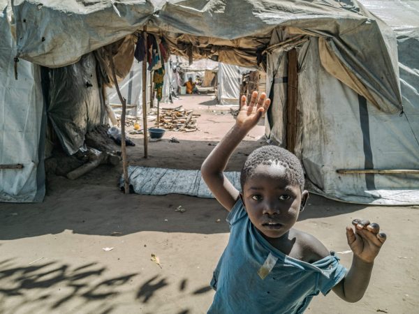 Desplazados por ataques yihadistas en Mozambique