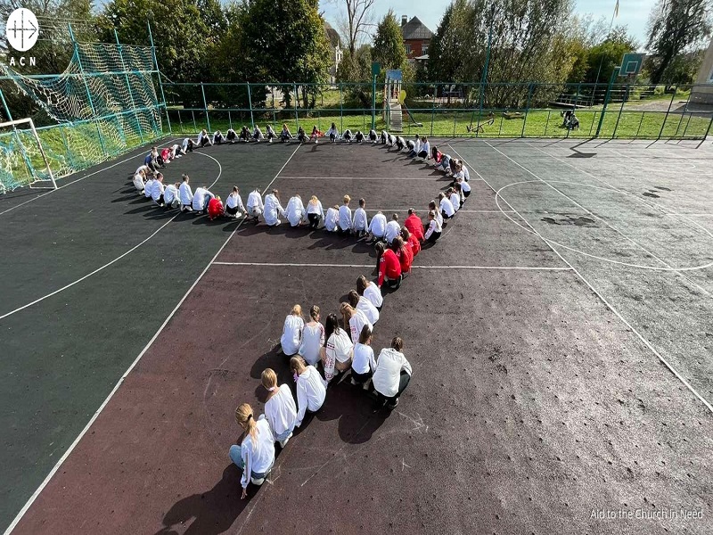 Un millón de niños rezando el rosario