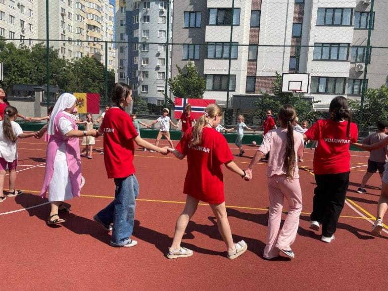 Ayuda a religiosos en Moldavia