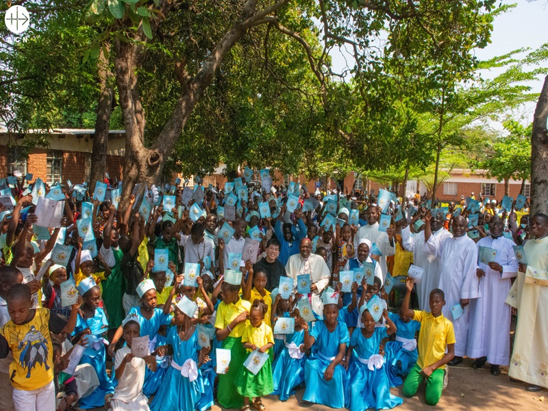 Un millón de niños rezan el Rosario